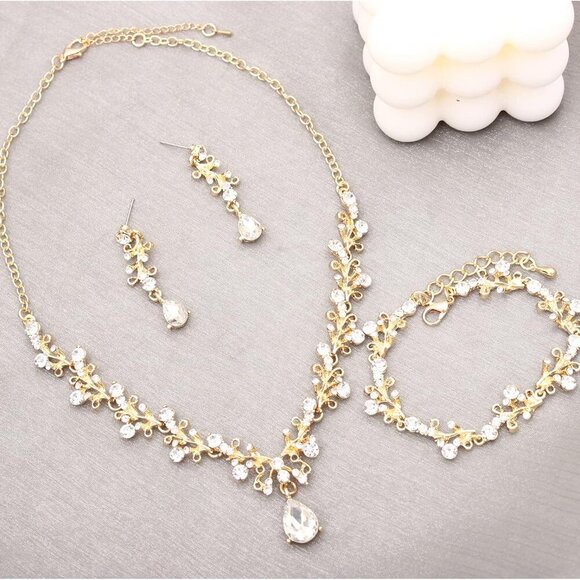 Elegant White-Gold Austrian Crystal Jewelry Set for Special Occasions - Picture 5 of 7